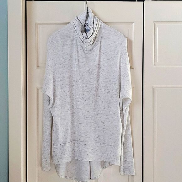 MADISON & BERKELEY CROWL NECK LONG SLEEVE TOP! SIZE XS, NWOT! - Picture 1 of 5